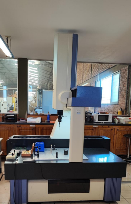 Máquina de medir por coordenadas Mitutoyo