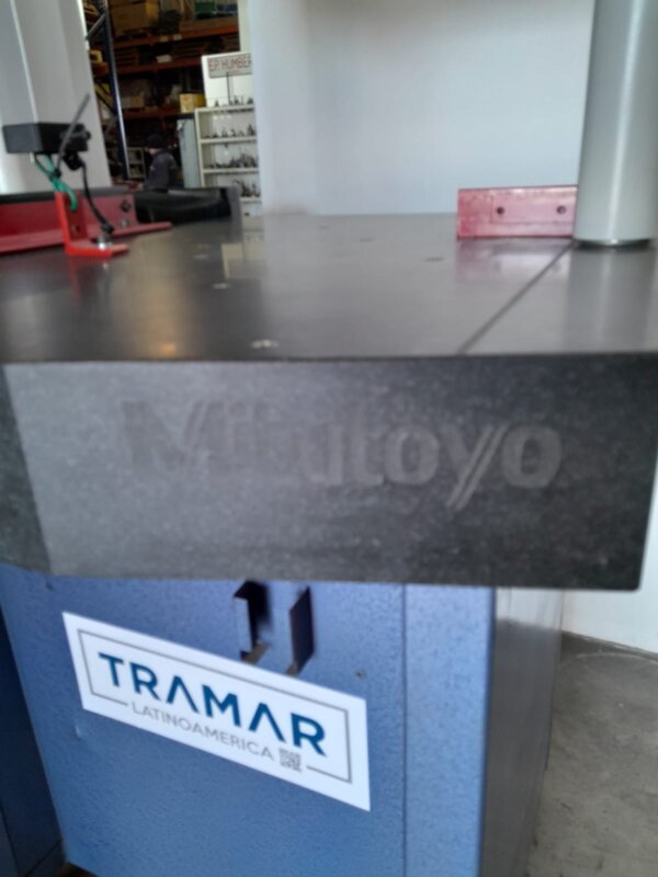 Máquina de medir tridimensional MITUTOYO