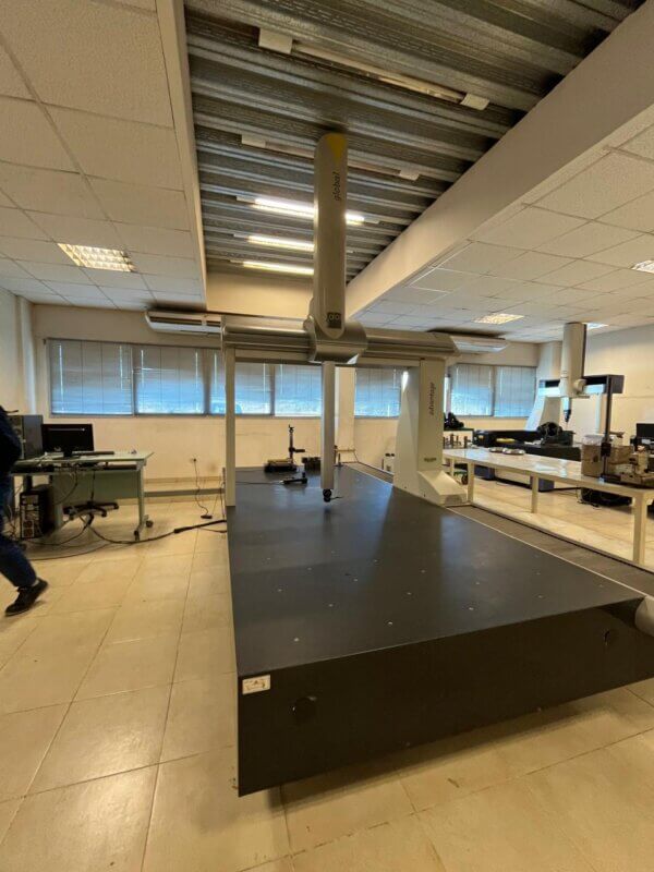 37a92a42-fb1e-4fe5-b37e-708c377d9f53 brown & sharpe Global Advantage 15-30-10 - Maquina de medir