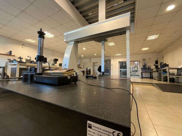 634e66f2-4416-4988-99b3-190c574c1da6 brown & sharpe Global Advantage 15-30-10 - Maquina de medir