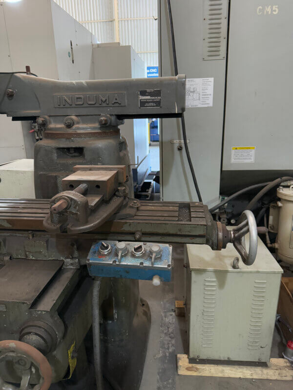 Fresadora Induma