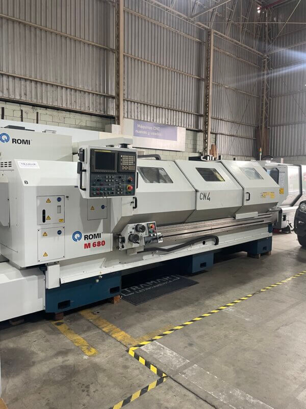ROMI M680 ROMI M680- Torno Horizontal CNC